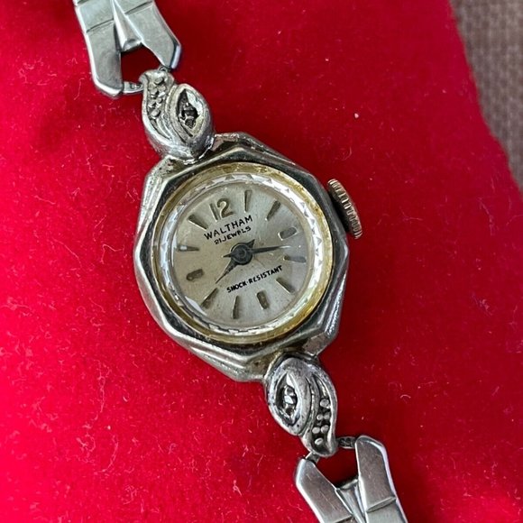 Vintage Waltham Ladies Wristwatch Handwinding Shock Resistance Quartz Watch - Picture 2 of 11